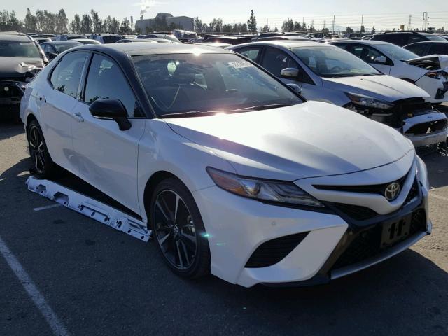 4T1BZ1HKXJU010535 - 2018 TOYOTA CAMRY XSE WHITE photo 1