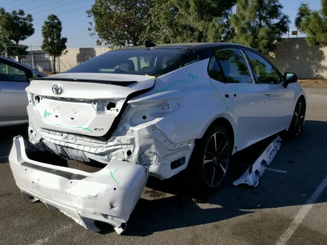 4T1BZ1HKXJU010535 - 2018 TOYOTA CAMRY XSE WHITE photo 4