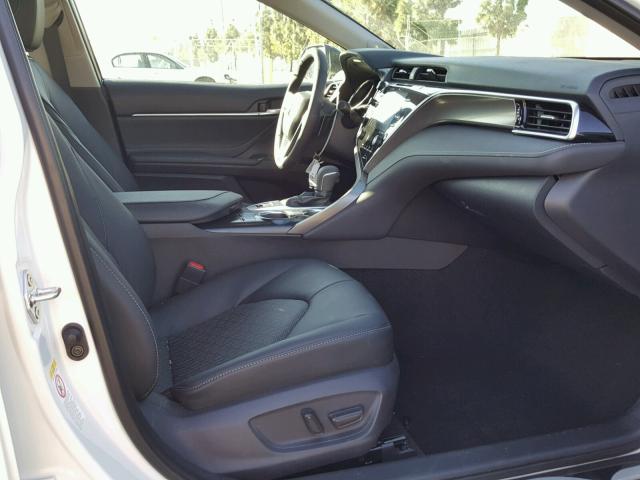 4T1BZ1HKXJU010535 - 2018 TOYOTA CAMRY XSE WHITE photo 6