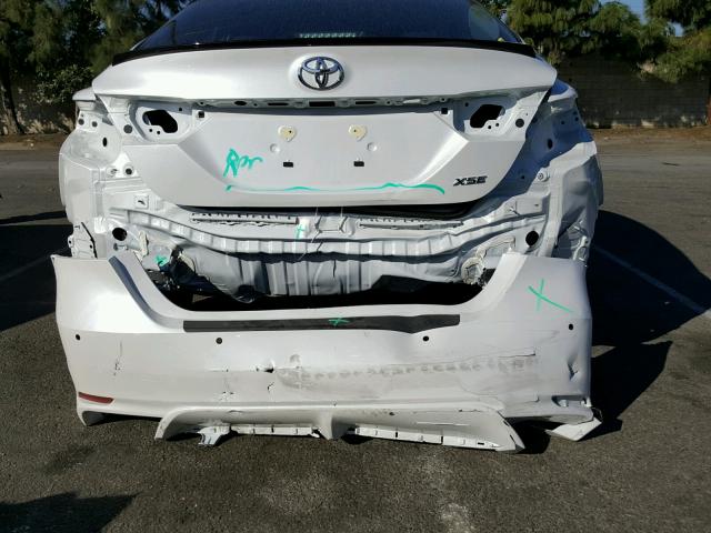 4T1BZ1HKXJU010535 - 2018 TOYOTA CAMRY XSE WHITE photo 9