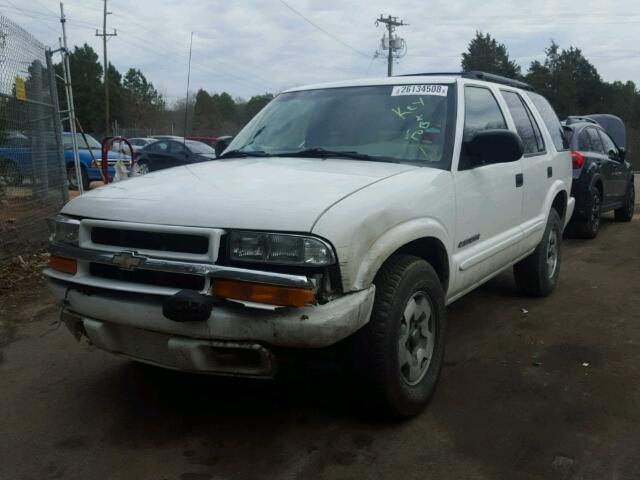 1GNDT13W12K225900 - 2002 CHEVROLET BLAZER WHITE photo 2