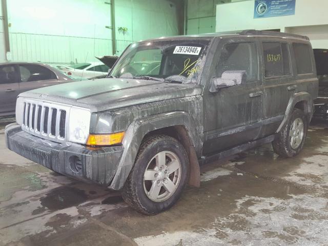 1J8HG48K28C133910 - 2008 JEEP COMMANDER GREEN photo 2