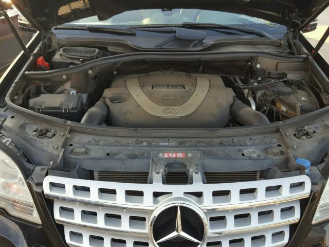 4JGBB5GB0BA682264 - 2011 MERCEDES-BENZ ML 350 BLACK photo 7