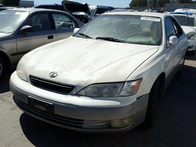 JT8BF22G9V0059146 - 1997 LEXUS ES 300 WHITE photo 2