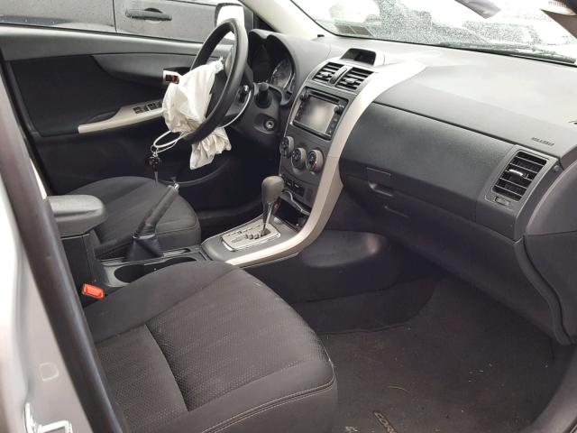 2T1BU4EEXDC062154 - 2013 TOYOTA COROLLA BA SILVER photo 5