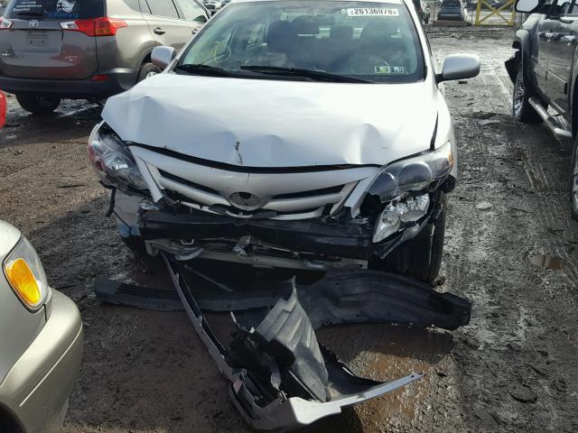 2T1BU4EEXDC062154 - 2013 TOYOTA COROLLA BA SILVER photo 9