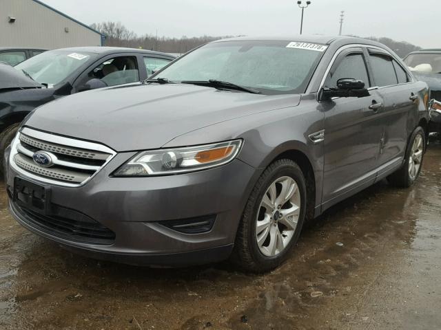 1FAHP2EW6BG110462 - 2011 FORD TAURUS SEL GRAY photo 2