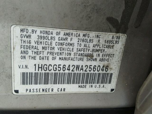 1HGCG5642WA256046 - 1998 HONDA ACCORD LX SILVER photo 10