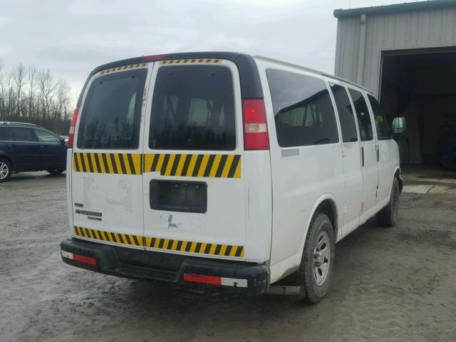 1GNSHBF4XB1116012 - 2011 CHEVROLET EXPRESS G1 WHITE photo 4