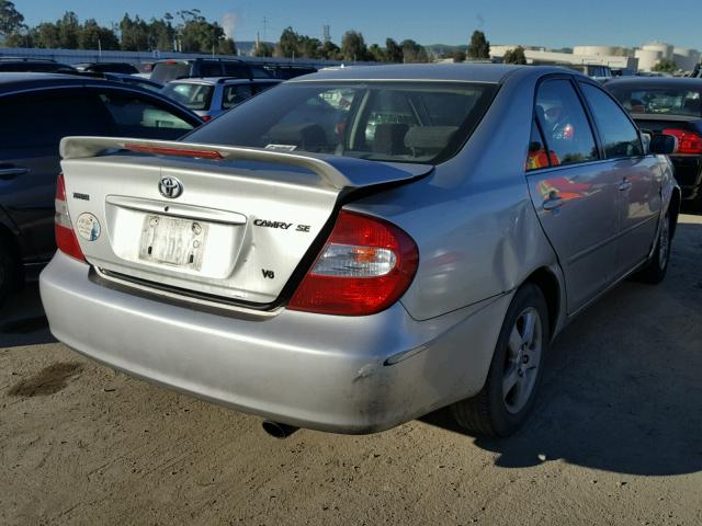 JTDBA32K240005616 - 2004 TOYOTA CAMRY SE SILVER photo 4