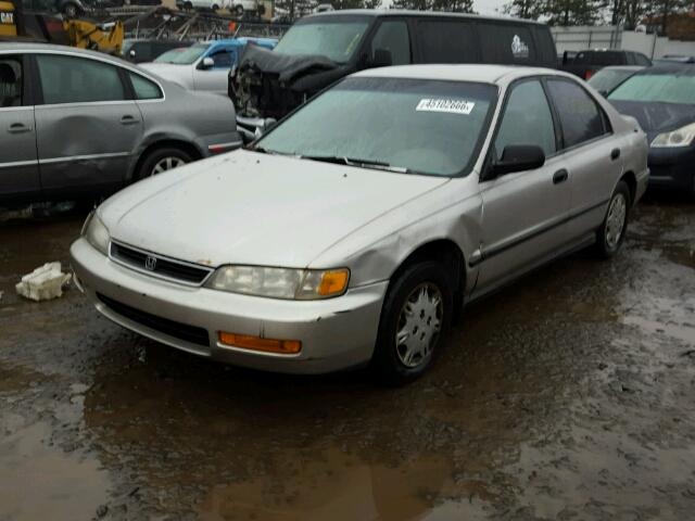 1HGCD5624TA033770 - 1996 HONDA ACCORD DX BEIGE photo 2