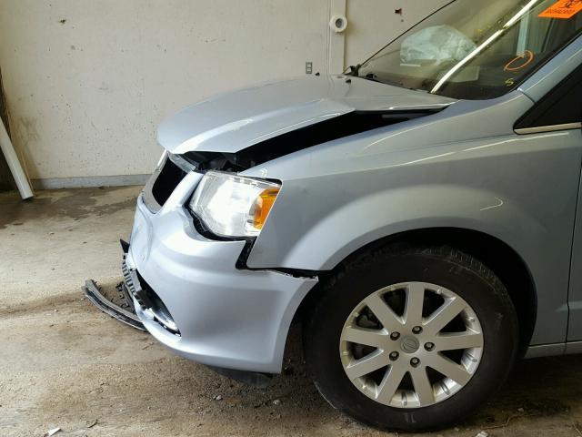 2C4RC1BG0DR565679 - 2013 CHRYSLER TOWN & COU BLUE photo 9