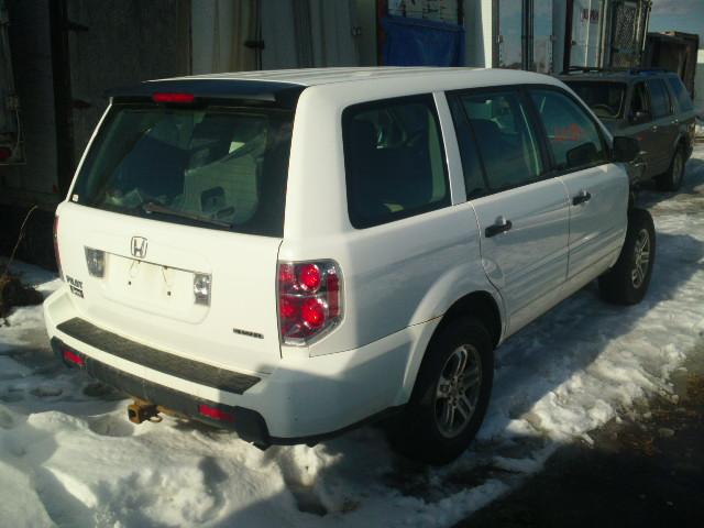 2HKYF18166H551470 - 2006 HONDA PILOT LX WHITE photo 4