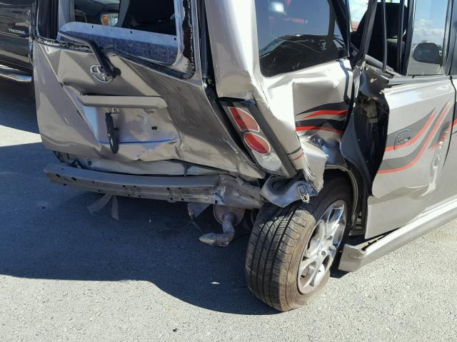 JTLKT324254020854 - 2005 TOYOTA SCION XB GRAY photo 9