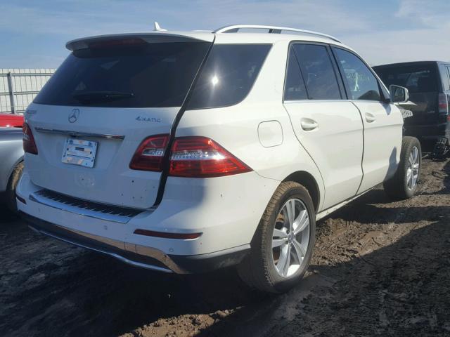 4JGDA5HB0CA044463 - 2012 MERCEDES-BENZ ML 350 4MA WHITE photo 4