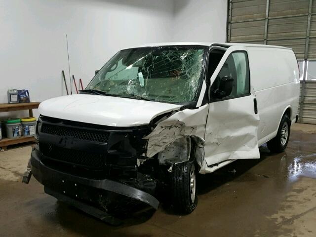 1GCSGAFX3B1139583 - 2011 CHEVROLET EXPRESS G1 WHITE photo 2