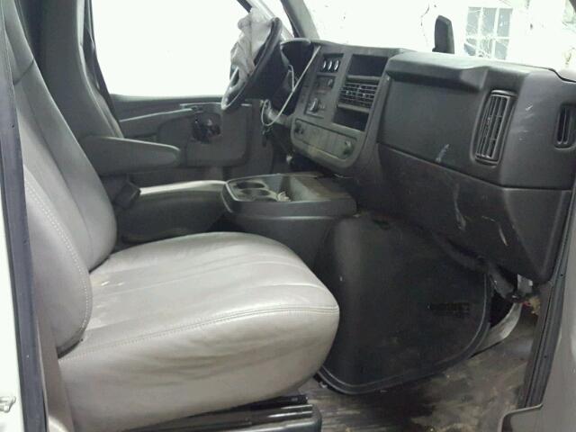 1GCSGAFX3B1139583 - 2011 CHEVROLET EXPRESS G1 WHITE photo 5