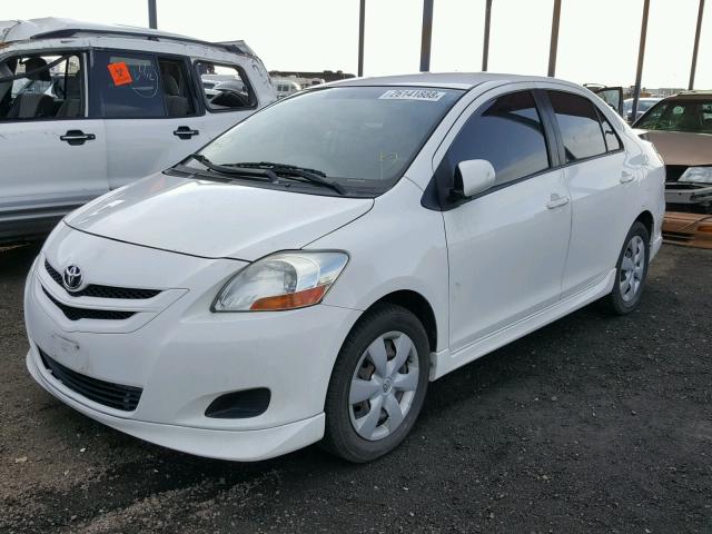 JTDBT923371129186 - 2007 TOYOTA YARIS WHITE photo 2