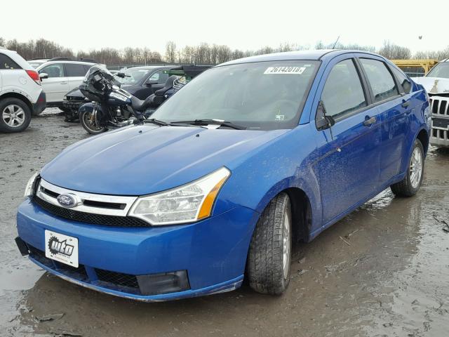 1FAHP3FN0AW260499 - 2010 FORD FOCUS SE BLUE photo 2