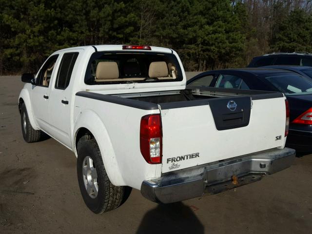 1N6AD07U47C431710 - 2007 NISSAN FRONTIER C WHITE photo 3