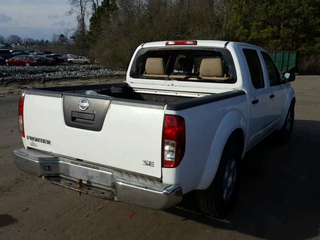 1N6AD07U47C431710 - 2007 NISSAN FRONTIER C WHITE photo 4