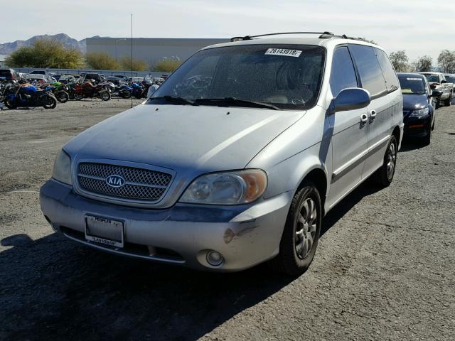 KNDUP132856668150 - 2005 KIA SEDONA EX SILVER photo 2