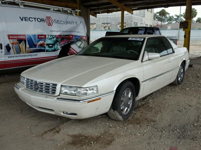 1G6EL12Y9WU612756 - 1998 CADILLAC ELDORADO CREAM photo 2