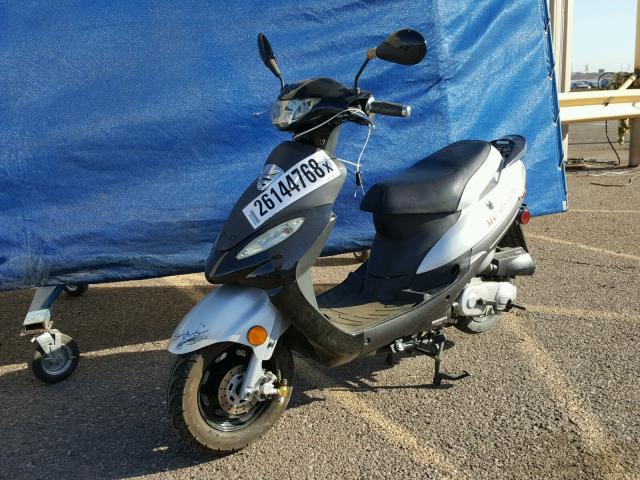 LD5TCBPA881103934 - 2010 OTHR SCOOTER TWO TONE photo 2