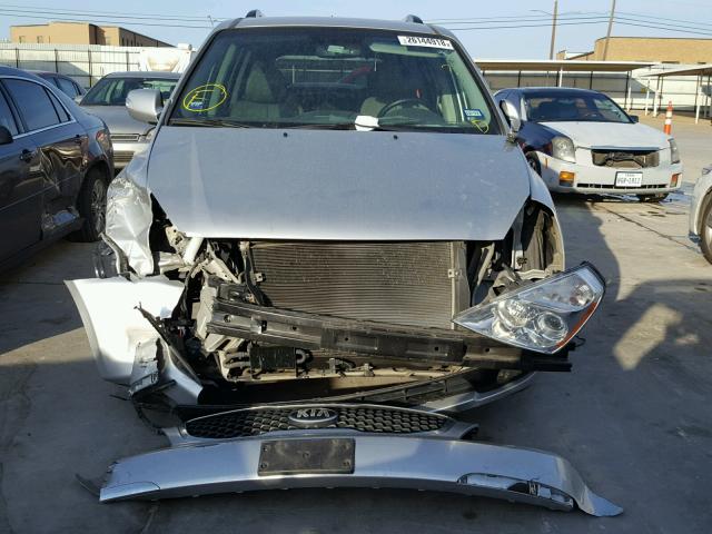 KNDMH4C76E6551595 - 2014 KIA SEDONA EX SILVER photo 9