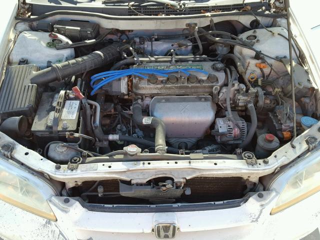 1HGCG6679XA009852 - 1999 HONDA ACCORD EX WHITE photo 7