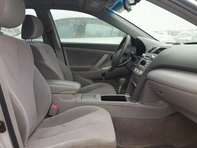 JTNBK3EK3A3046982 - 2010 TOYOTA CAMRY SE SILVER photo 5