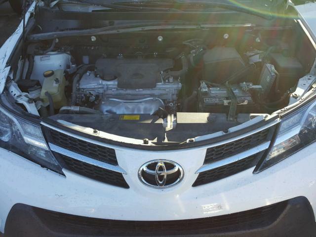 2T3ZFREV3DW055834 - 2013 TOYOTA RAV4 LE WHITE photo 7