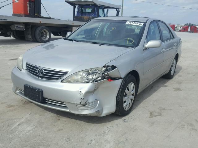 4T1BE32K66U142828 - 2006 TOYOTA CAMRY LE SILVER photo 2