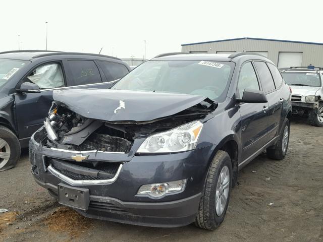 1GNKRFED7BJ127524 - 2011 CHEVROLET TRAVERSE L GRAY photo 2