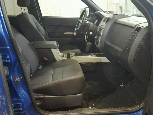 1FMCU9D72BKA71720 - 2011 FORD ESCAPE XLT BLUE photo 5