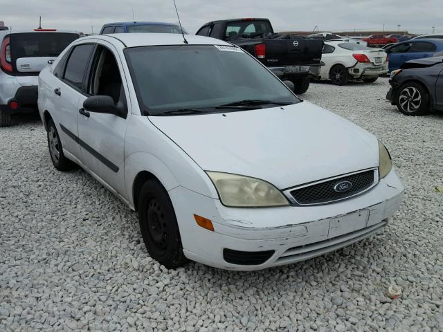 1FAFP34N55W244668 - 2005 FORD FOCUS ZX4 WHITE photo 1