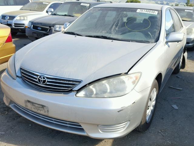 4T1BE30K35U392173 - 2005 TOYOTA CAMRY LE SILVER photo 2