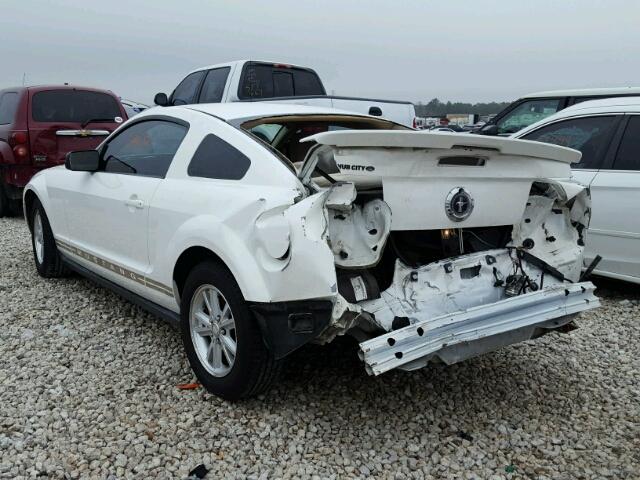 1ZVHT80N785194963 - 2008 FORD MUSTANG WHITE photo 3