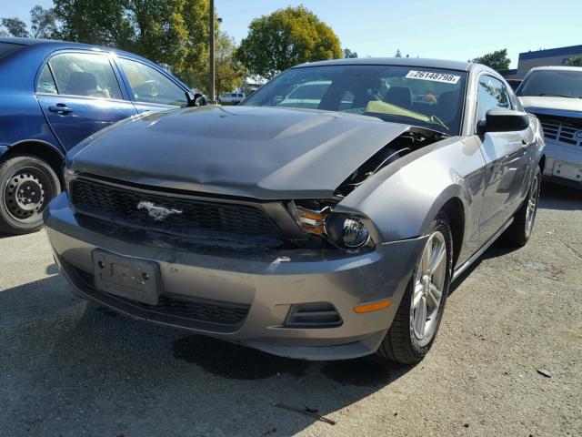 1ZVBP8AM2B5150098 - 2011 FORD MUSTANG CHARCOAL photo 2