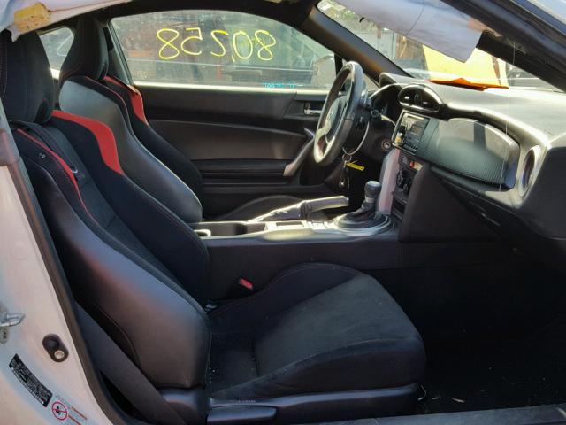 JF1ZNAA19D2712142 - 2013 TOYOTA SCION FR-S თეთრი ფოტო 5