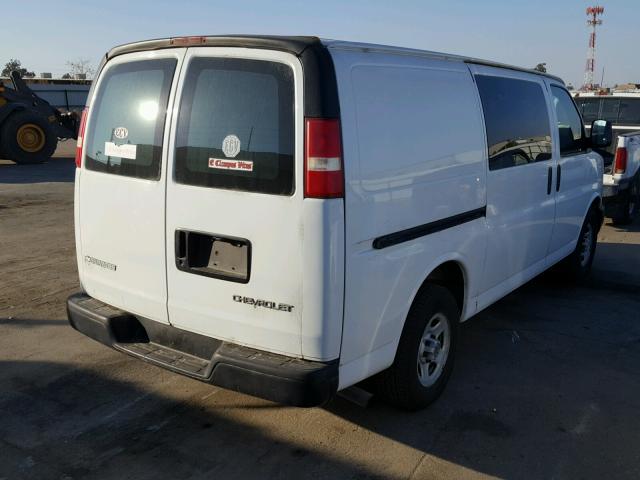 1GCFG15XX31157969 - 2003 CHEVROLET EXPRESS G1 WHITE photo 4