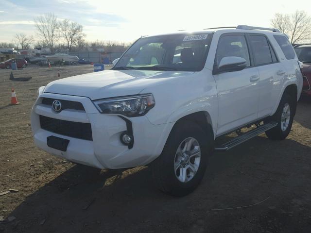 JTEBU5JR5G5299422 - 2016 TOYOTA 4RUNNER SR WHITE photo 2