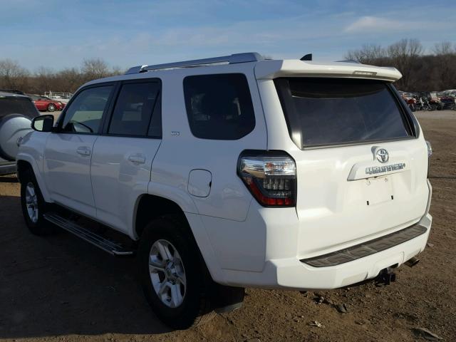 JTEBU5JR5G5299422 - 2016 TOYOTA 4RUNNER SR WHITE photo 3