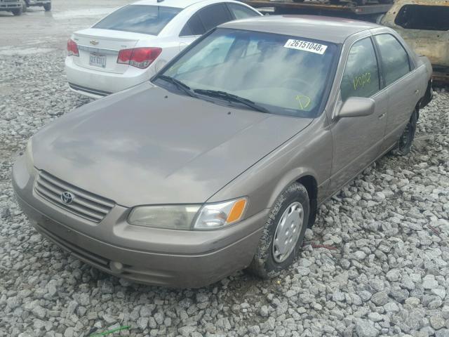 JT2BG22KXX0327992 - 1999 TOYOTA CAMRY LE TAN photo 2