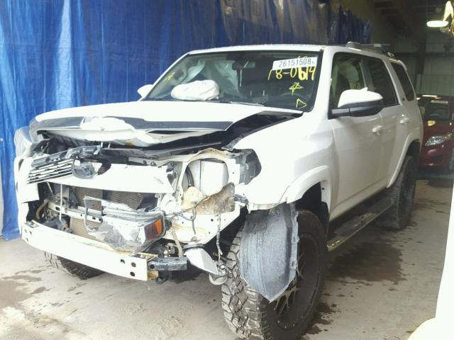 JTEBU5JR7G5353027 - 2016 TOYOTA 4RUNNER SR WHITE photo 2