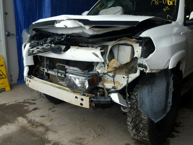 JTEBU5JR7G5353027 - 2016 TOYOTA 4RUNNER SR WHITE photo 9