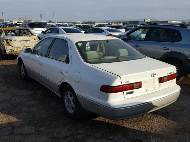 JT2BG22KXX0343299 - 1999 TOYOTA CAMRY LE WHITE photo 3