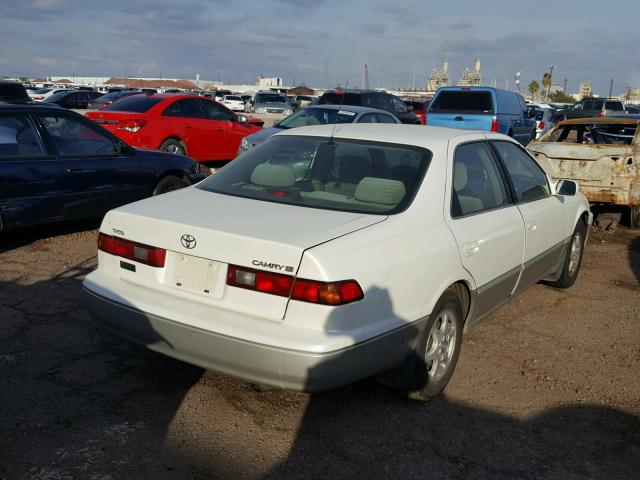 JT2BG22KXX0343299 - 1999 TOYOTA CAMRY LE WHITE photo 4