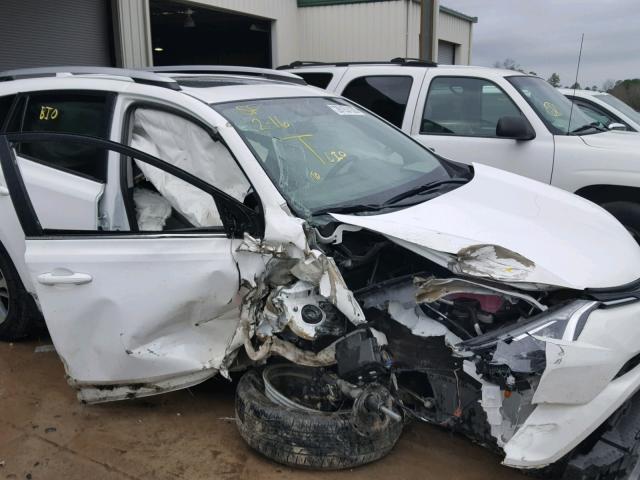 2T3RFREVXGW534854 - 2016 TOYOTA RAV4 XLE WHITE photo 9