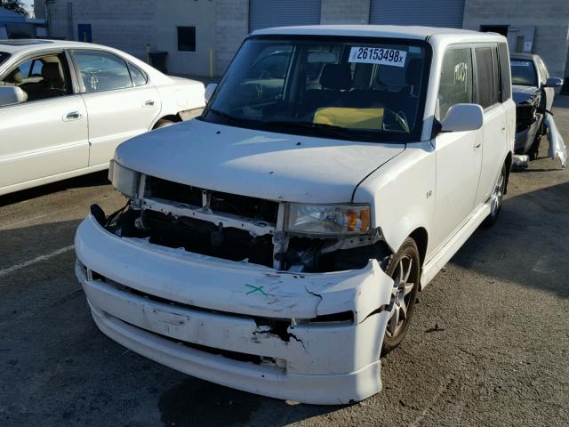 JTLKT324764070165 - 2006 TOYOTA SCION XB WHITE photo 2